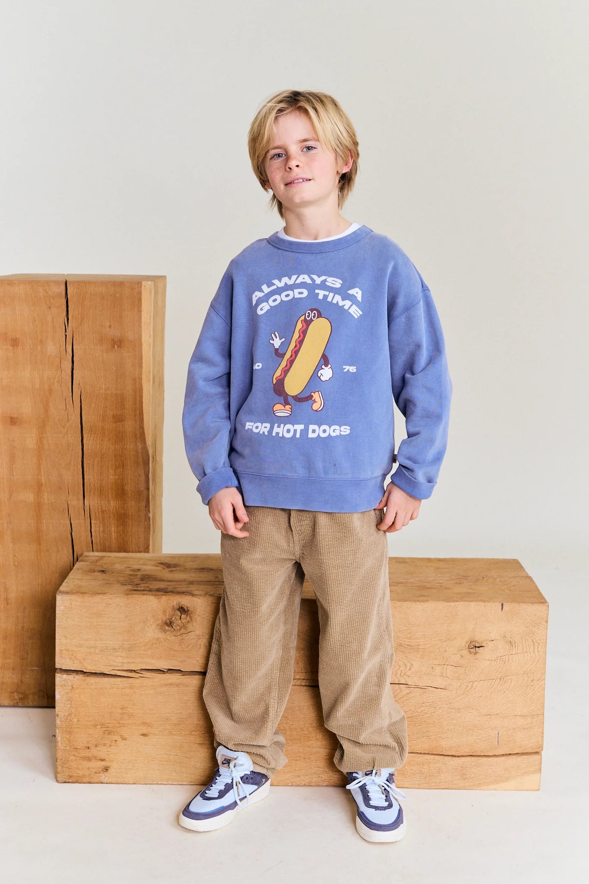 AO76 OSCAR SWEATER HOT DOG